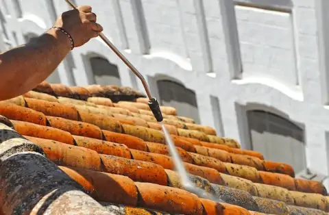 Nettoyage de toitures - Courbépine